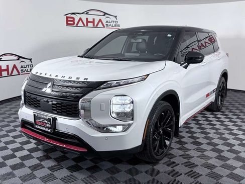 Used 2023 Mitsubishi Outlander ES AWD/4WD image 2