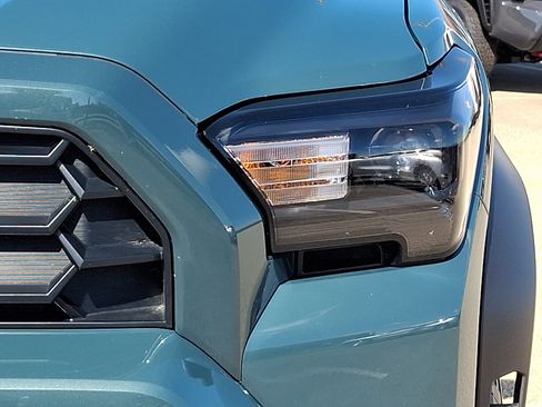 Certified 2025 Toyota 4Runner TRD Off-Road AWD/4WD image 9