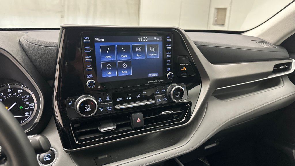 Certified 2021 Toyota Highlander XLE AWD/4WD image 14
