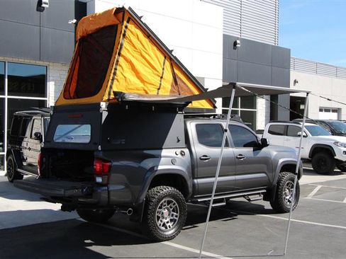 Used 2018 Toyota Tacoma TRD Sport w/ Technology Package image 48