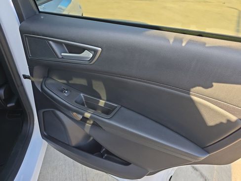 Used 2020 Ford Edge SE image 17