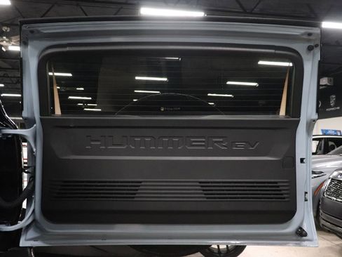 Used 2025 GMC Hummer EV 3X w/ LPO, Cargo Utility Package image 31