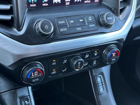 Used 2018 GMC Acadia SLT image 32