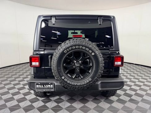 Used 2022 Jeep Wrangler Sport AWD/4WD image 8