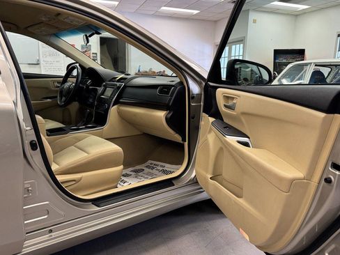 Used 2015 Toyota Camry LE image 13