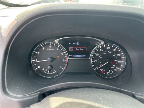 Used 2019 Nissan Pathfinder S AWD/4WD image 2