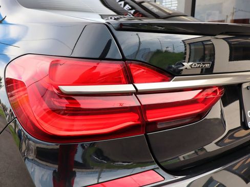 Used 2018 BMW M760i xDrive w/ Luxury Rear Seating Package AWD/4WD image 12