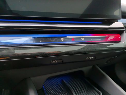 Used 2026 BMW M5 w/ Executive Package image 29