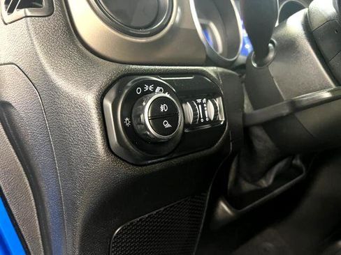 Used 2021 Jeep Gladiator Sport image 17