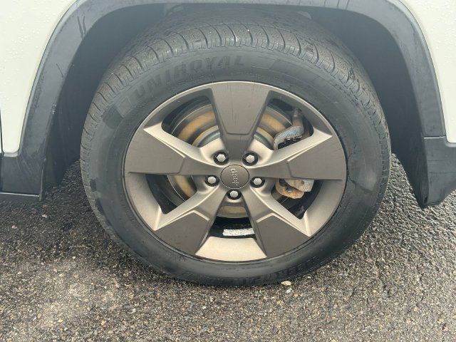 Used 2016 Jeep Cherokee 75th Anniversary FWD image 9