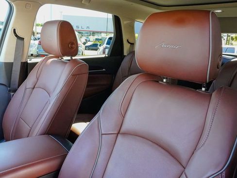 Used 2020 Buick Enclave Avenir w/ Avenir Technology Package image 17