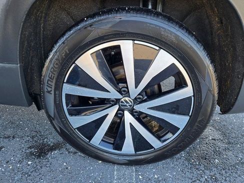 Used 2022 Volkswagen Taos SE image 24