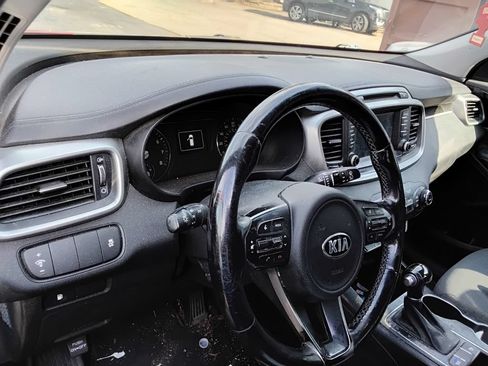 Used 2017 Kia Sorento FWD w/ LX Convenience Package image 8