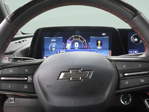 Used 2025 Chevrolet Traverse RS AWD/4WD image 13