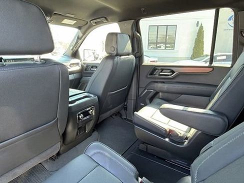 Certified 2025 GMC Yukon XL Denali AWD/4WD image 33
