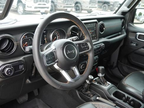Used 2023 Jeep Gladiator Overland AWD/4WD image 16