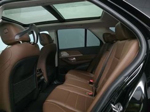 Used 2024 Mercedes-Benz GLE 350 4MATIC w/ AMG Line Exterior image 8