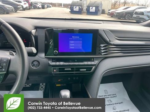 Used 2025 Toyota Camry SE image 11