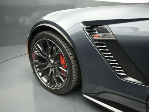 Used 2019 Chevrolet Corvette Z06 RWD image 13