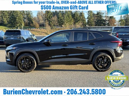 Used 2025 Chevrolet Trax LS w/ LS Convenience Package image 2