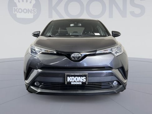 Used 2019 Toyota C-HR Limited FWD image 11