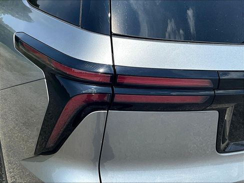 Used 2026 Chevrolet Traverse LT AWD/4WD image 24