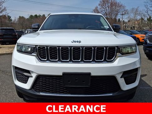 Used 2023 Jeep Grand Cherokee Laredo AWD/4WD image 2