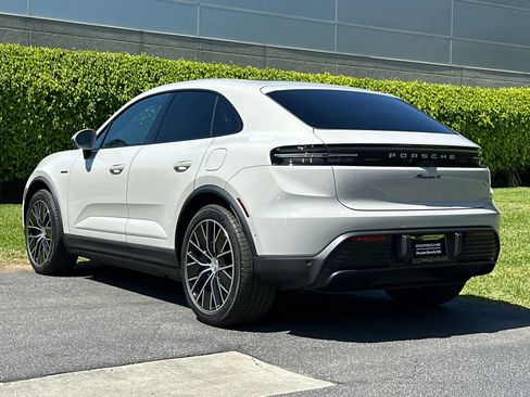 New 2026 Porsche Macan 4 Electric AWD/4WD image 3