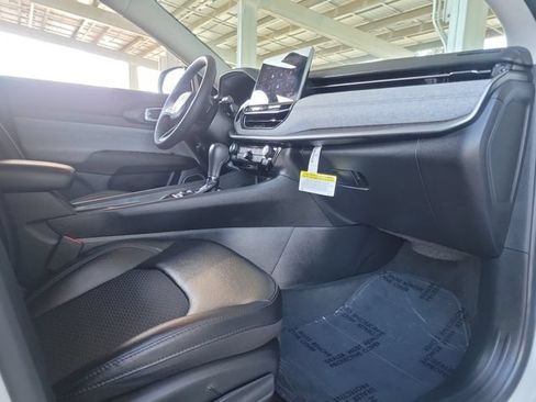 Used 2022 Jeep Compass Latitude FWD image 21