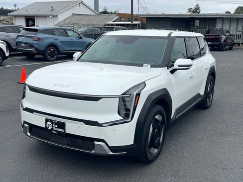 Used 2024 Kia EV9 Light RWD image 3