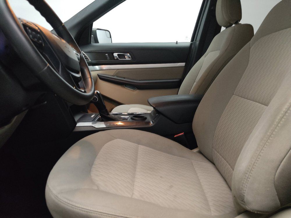 Used 2018 Ford Explorer FWD image 17