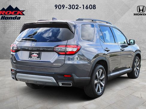 Certified 2025 Honda Pilot Touring image 4