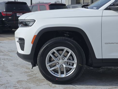 New 2026 Jeep Grand Cherokee Laredo RWD image 5