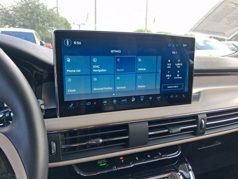 Certified 2025 Lincoln Corsair FWD image 19