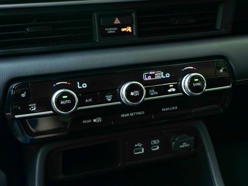 Used 2025 Honda Pilot EX-L image 33