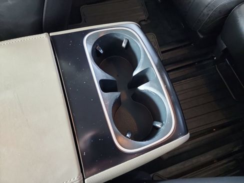 Used 2025 Kia Carnival FWD image 33