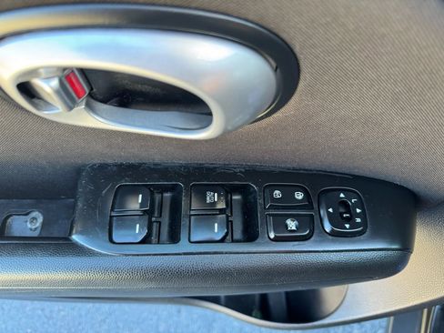 Used 2015 Kia Soul EV image 12