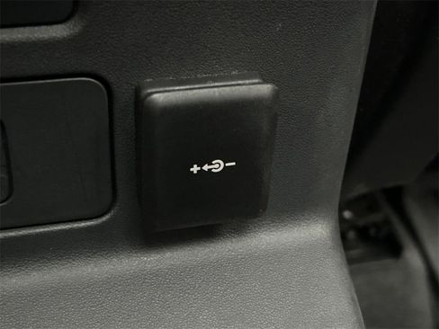 Used 2025 Land Rover Range Rover Velar Dynamic SE image 22