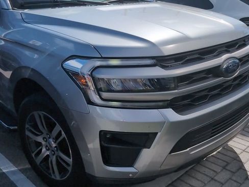 Used 2022 Ford Expedition XLT image 11