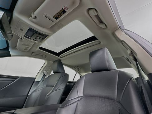 Used 2019 Lexus ES 300h image 23