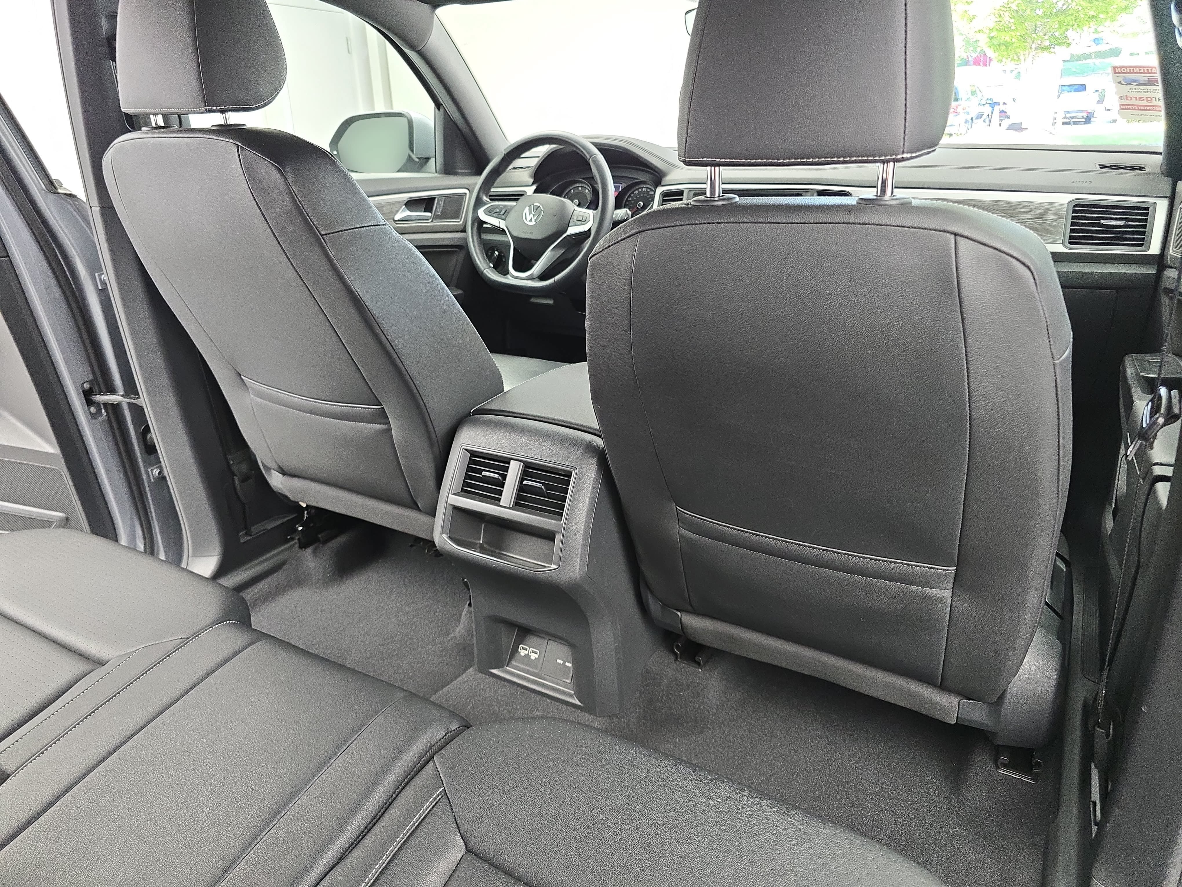 Used 2020 Volkswagen Atlas Cross Sport SE w/ Panoramic Sunroof Package FWD image 11