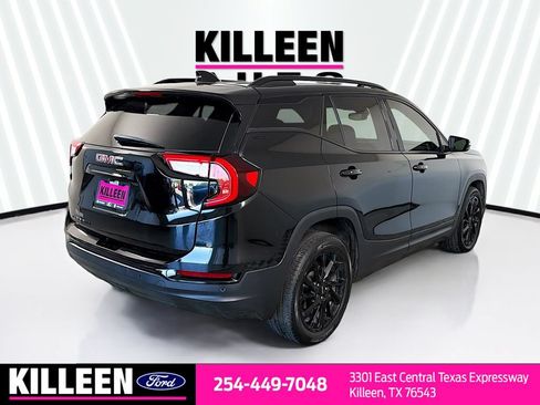 Used 2024 GMC Terrain SLT w/ Elevation Edition FWD image 9