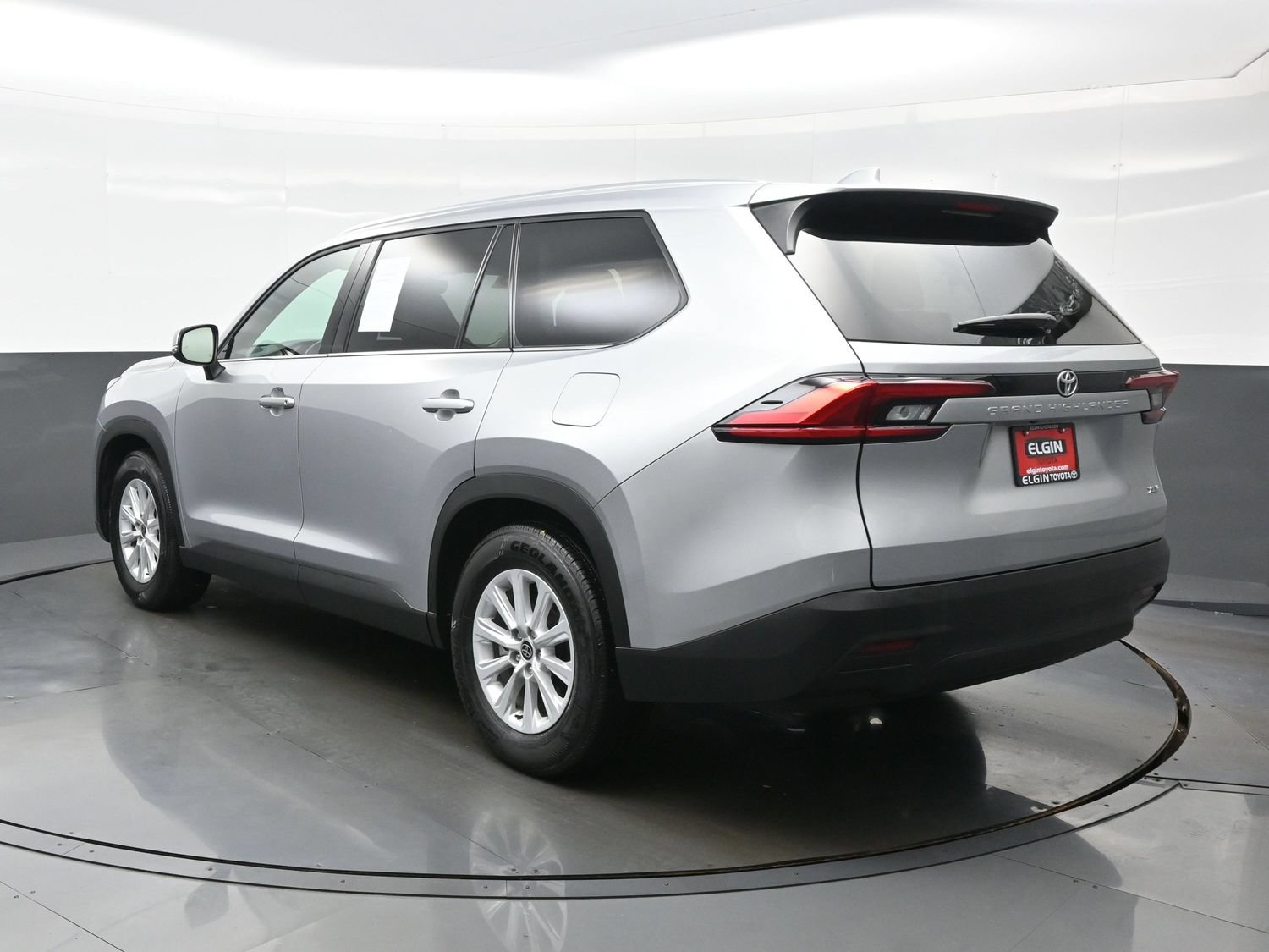 Used 2025 Toyota Grand Highlander FWD image 4