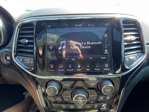 Used 2020 Jeep Grand Cherokee Altitude AWD/4WD image 16