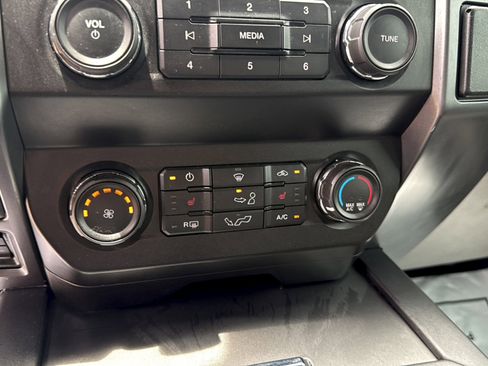 Used 2019 Ford F150 XLT w/ Equipment Group 302A Luxury AWD/4WD image 19