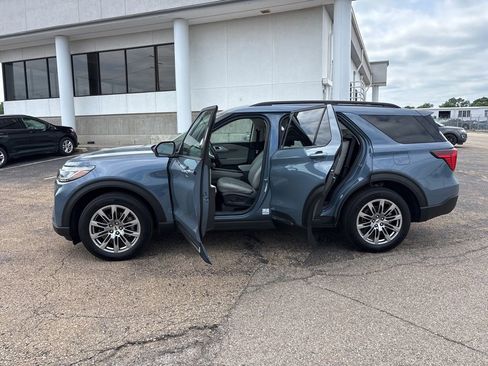 Certified 2025 Ford Explorer Active w/ Active Comfort Package AWD/4WD image 4