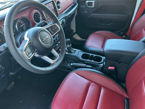 Used 2023 Jeep Wrangler Unlimited Rubicon 4xe image 9