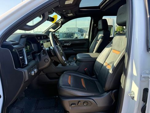 Used 2024 GMC Sierra 1500 AT4 w/ Technology Package AWD/4WD image 5