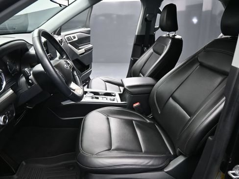Used 2022 Ford Explorer XLT AWD/4WD image 9
