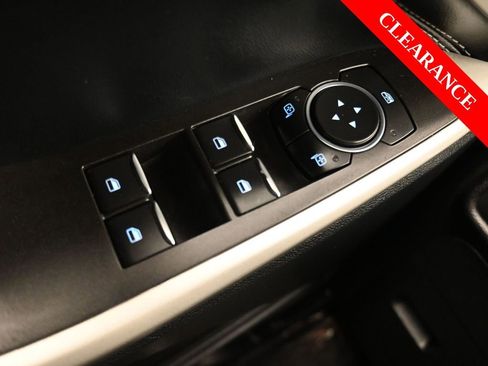 Used 2022 Ford Explorer XLT w/ Equipment Group 202A image 28